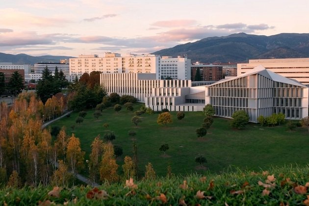 JLL y la Universidad de Navarra se alían por el sector inmobiliario