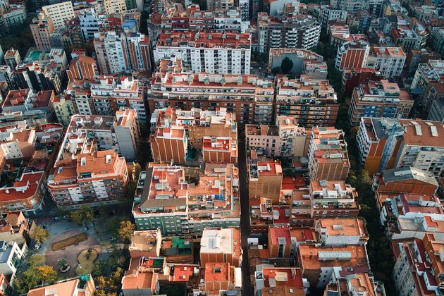 San Sebastián, A Coruña y 21 municipios navarros se incorporan al listado de zonas tensionadas