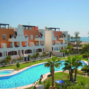 El alquiler medio en España en primera línea de playa se sitúa en 552 euros semanales