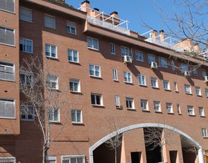 La compraventa de vivienda se incrementó en abril un 1,9% y el precio medio se contrajo un 3,9%